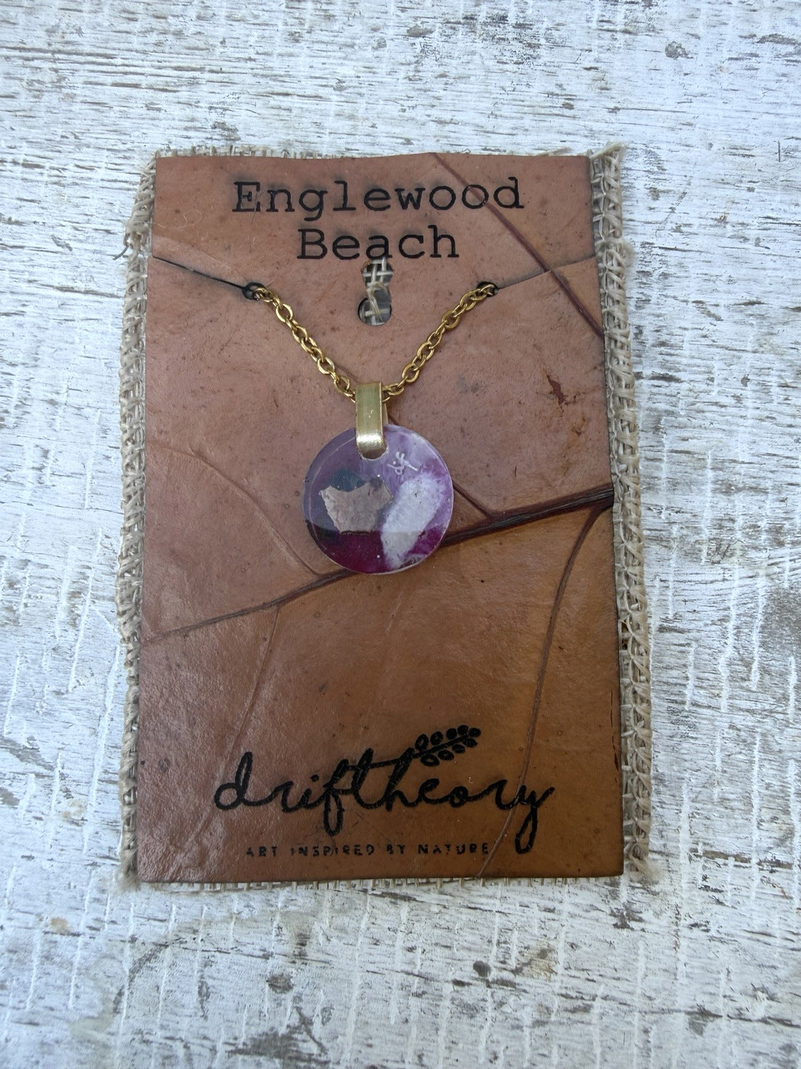 Englewood Beach | Magenta &amp; Shell Round Resin Necklace - product angle 0183