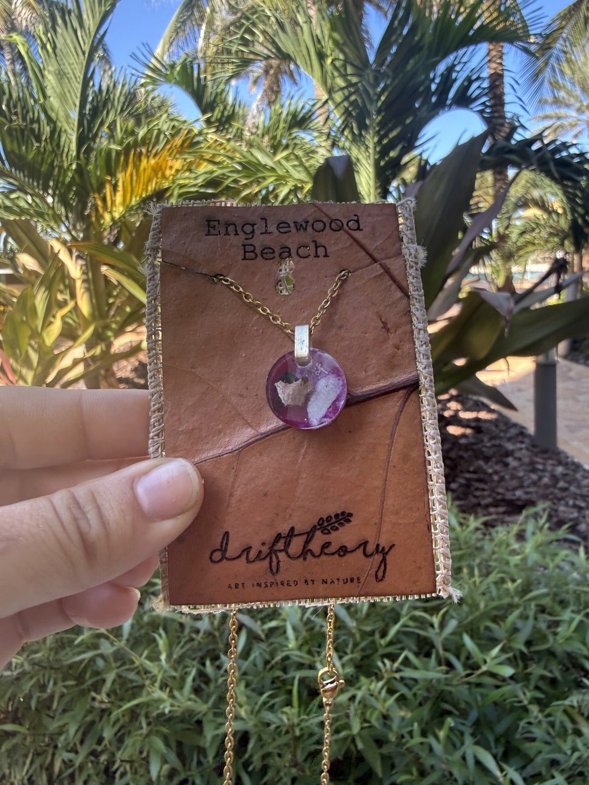 Englewood Beach | Magenta &amp; Shell Round Resin Necklace - product angle 0185